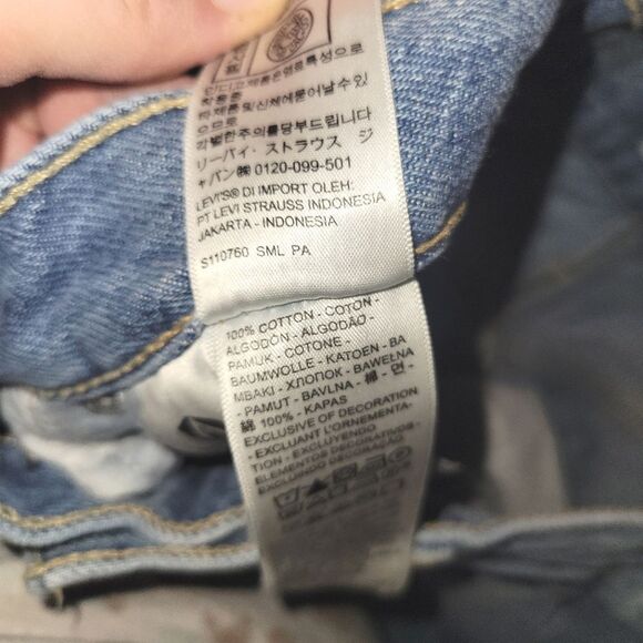 Levi's Distressed High Waisted Mom Jean 25 - Picture 6 of 10